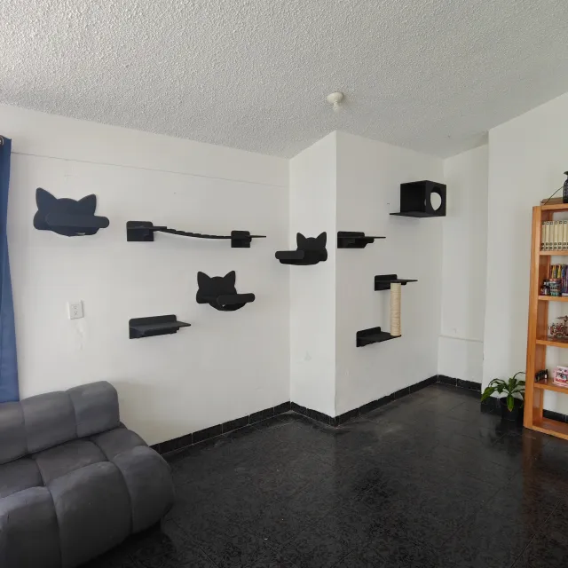 Muebles de pared para gato Catsitas en casa de un cliente, foto 10